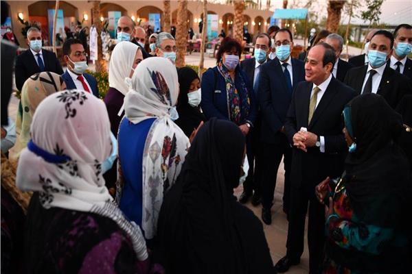 جانب من زيارة الرئيس لمعرض الحرف التراثية