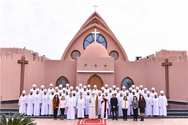 البابا تواضروس يختتم دورة التدبير الكنسي لأربعة وأربعين من الكهنة الجدد