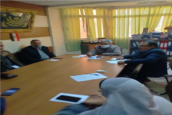 صحة قنا تبحث سبل تشغيل وحدات الأم والطفل والدفع بالفريق الطبي اللازم للتشغيل
