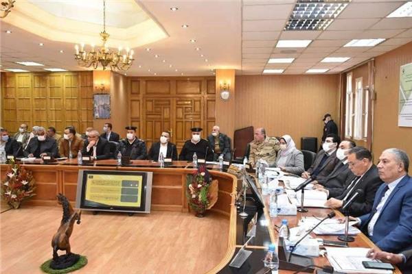 خلال اجتماع محافظ الشرقية يؤكد حل شكاوى المواطنين