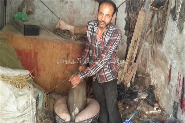 «الرقبية».. مهنة تواجه شبح الانقراض بسبب «التروسيكلات»