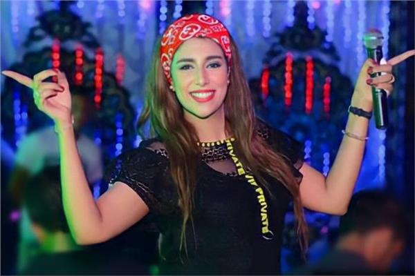 المطربة الشعبية يارا محمد