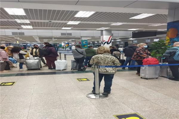 عودة حركة الطيران إلى طبيعتها بمطار الغردقة بعد تأثرها بالعاصفة الثلجية