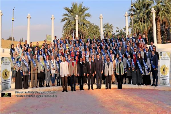 جامعة سوهاج تشارك في الإستراتيجية الوطنية لمكافحة الفساد بمعهد إعداد القادة بحلوان