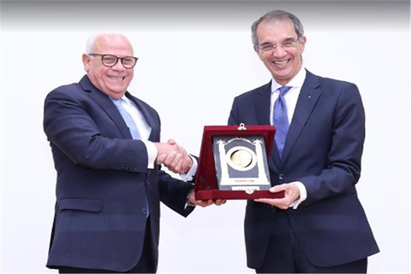 وزير الاتصالات ومحافظ بورسعيد