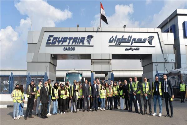 وفد طلبة جامعة السوربون بفرنسا في ضيافة مصر للطيران 
