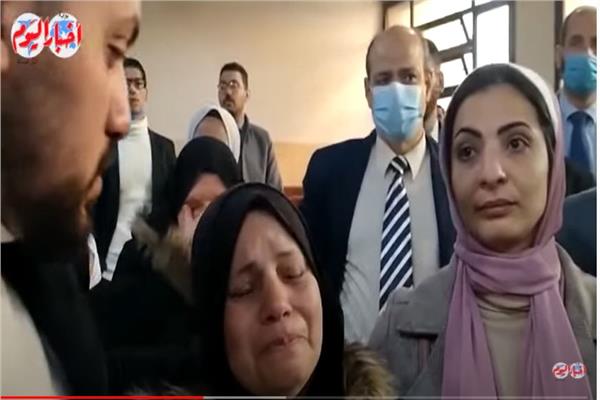 انهيار والدة الطبيبة المقتولة