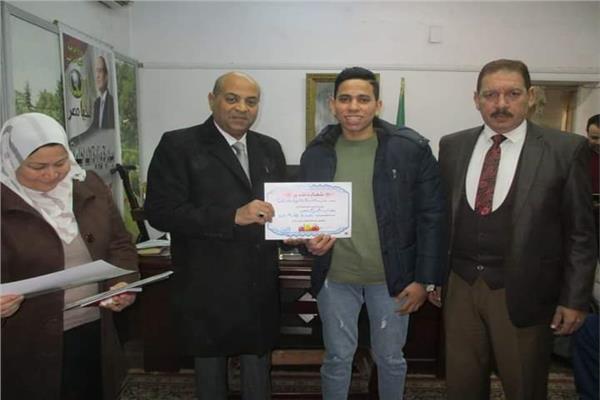 تعليم المنيا تعلن تكريم طلاب مبادرة مش لوحدك 