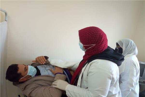  الكشف على ١٨٦٣ مواطنا خلال قافلة طبية مجانية بقرية بويط بالبحيرة 
