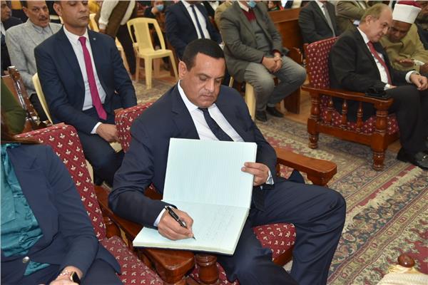 محافظ البحيرة يقدم التهنئة بعيد الميلاد المجيد لابناء الطائفة والكنيسة الانجيليه والكاثوليكيه 