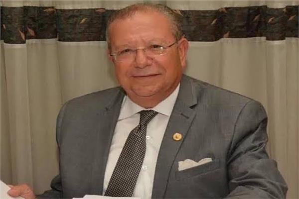 محمد عبد العال الخبير المصرفي