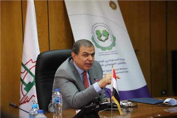 محمد سعفان وزير القوى العاملة 