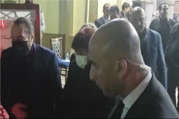 وزيرة الثقافة تقدم التعازي لأسرة الفنان الراحل أحمد الحجار