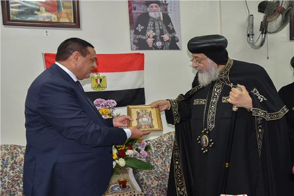 محافظ البحيرة يقدم التهنئة بعيد الميلاد المجيد لقداسة البابا تواضروس الثانى بابا الإسكندرية
