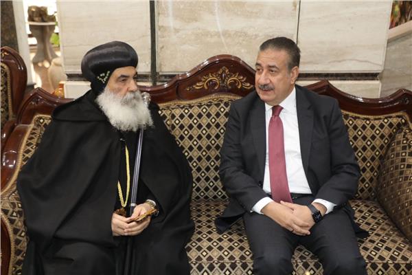 محافظ المنوفية  يقدم التهنئة لنيافة  الأنبا بنيامين 