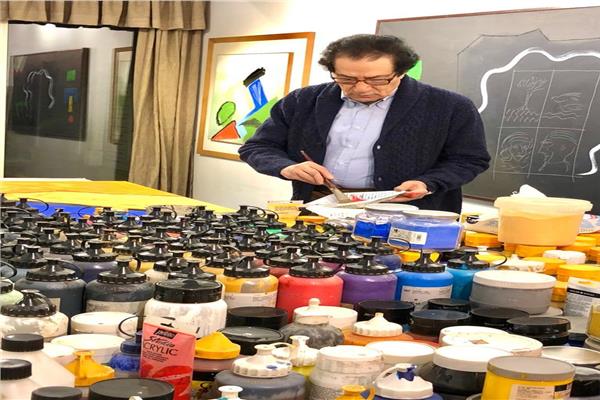 فاروق حسنى يتجه إلى البحرين لافتتاح معرضه التشكيلى 
