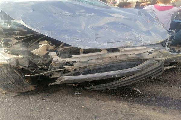 بالأسماء.. إصابة 8 أشخاص بينهم رضيع وسيدات في تصادم سيارتين بقنا