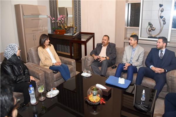 وزيرة الهجرة تلتقي عددًا من الشباب المصريين بالخارج