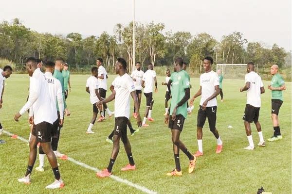 جانب من تدريبات السنغال استعداداً لمواجهة زيمبابوى