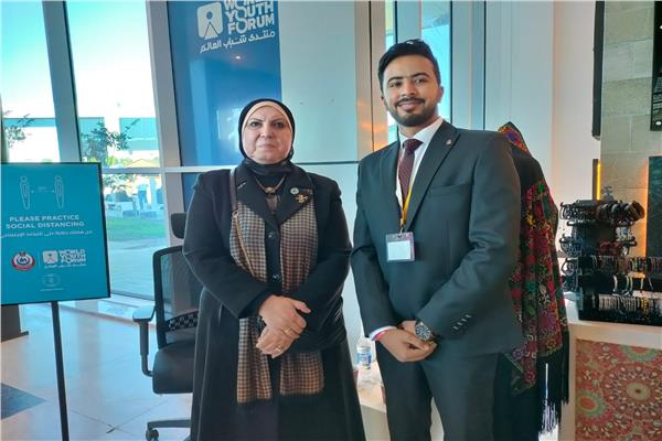 وزيرة الصناعة والتجارة مع محرر بوابة أخبار اليوم