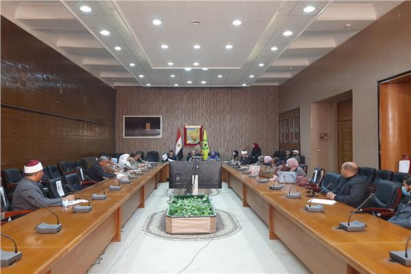سكرتير عام المحافظة يؤكد على أهمية إقامة المشروعات الصغيرة 