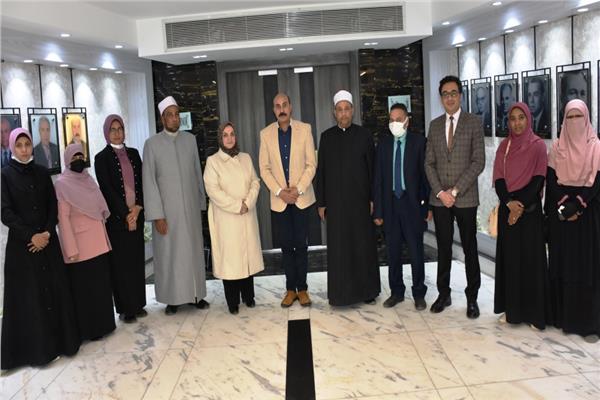 محافظ أسوان يطلق إشارة البدء للقافلة الدعوية والتوعوية الثانية للواعظات