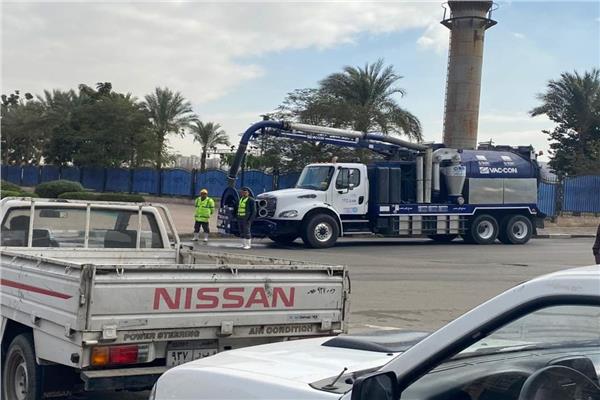 تطهير المصارف وتمركز سيارات شفط مياه اﻷمطار بشوارع مدينة نصر 