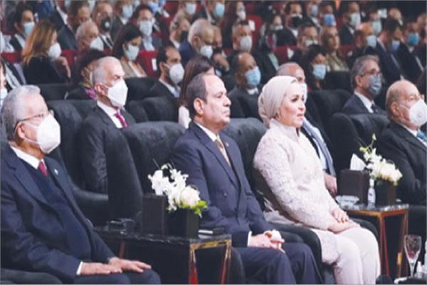 الرئيس عبد الفتاح السيسي والسيدة قرينته