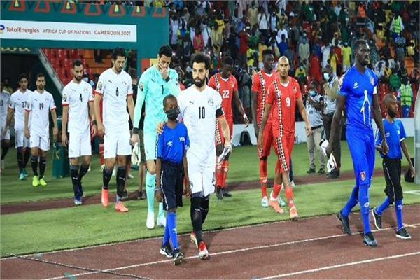 صورة من مباراة مصر وغينيا بيساو