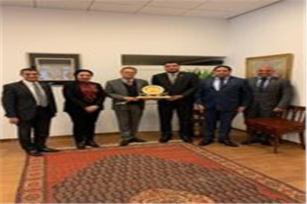 وفد تنسيقية شباب الأحزاب خلال لقائهم السفير الألماني
