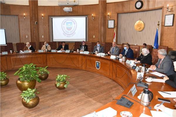 مجلس عمداء طارئ بجامعة قناة السويس 