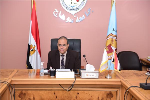 الدكتور مصطفي عبد الخالق رئيس جامعة سوهاج