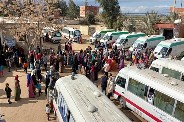  صحة الإسماعيلية تجري الكشف علي  1221 مواطن بقرية " أم مشاق " 