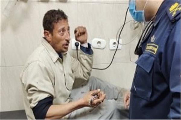 نزع سيخ حديد أخترق يد عامل بالغربيه 