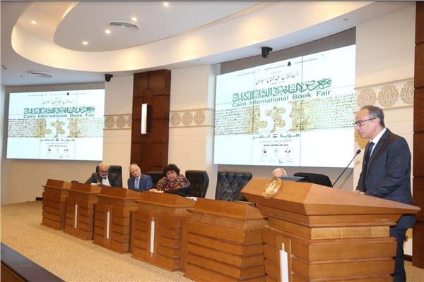 وزيرة الثقافة خلال المؤتمر الصحفي لمعرض القاهرة الدولى للكتاب