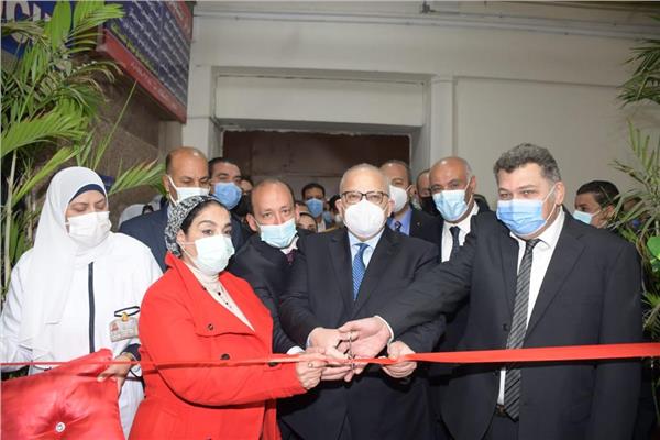 رئيس جامعة القاهرة يرأس اجتماع مجلس كلية طب قصر العيني ويفتتح عددا من الوحدات والمعامل الجديدة