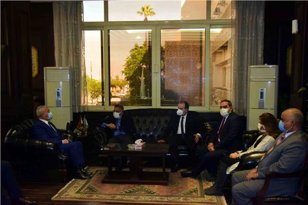 اجتماع بين "الاعتماد والرقابة الصحية" ومحافظ الاقصر بمقر المحافظة    