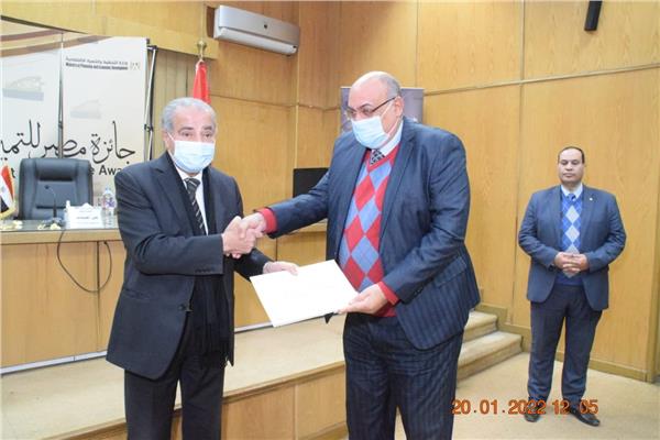 خلال تكريم وزير التموين للواء دكتور عمرو مدكور