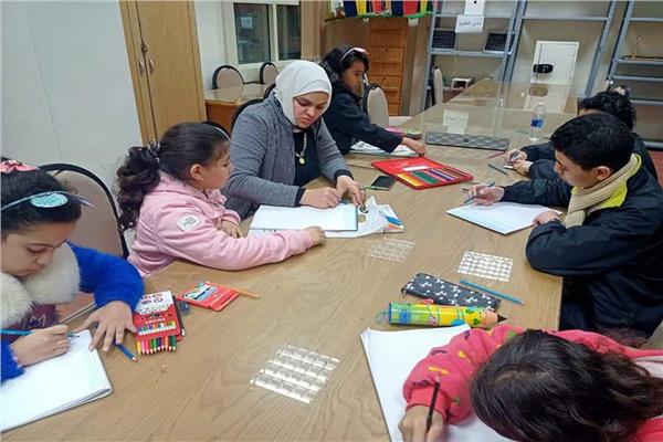 ورش فنية متنوعة بثقافة البحيرة       