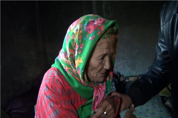 مواطنة مسنة 