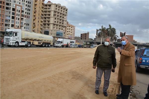 انطلاق أعمال الرصف بطريق كفر الجزار 