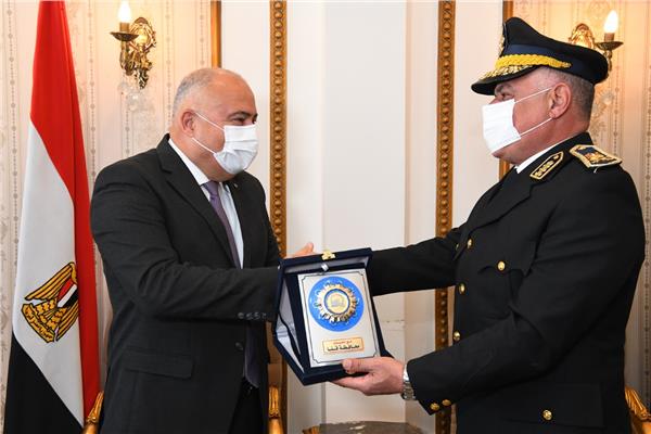 الداودى يقدم التهنئة لمدير أمن قنا بمناسبة عيد الشرطة