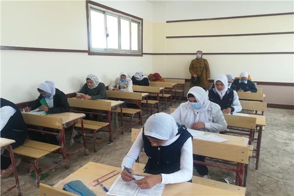 وكيل «تعليم البحيرة» يتفقد لجان امتحانات صفوف النقل 