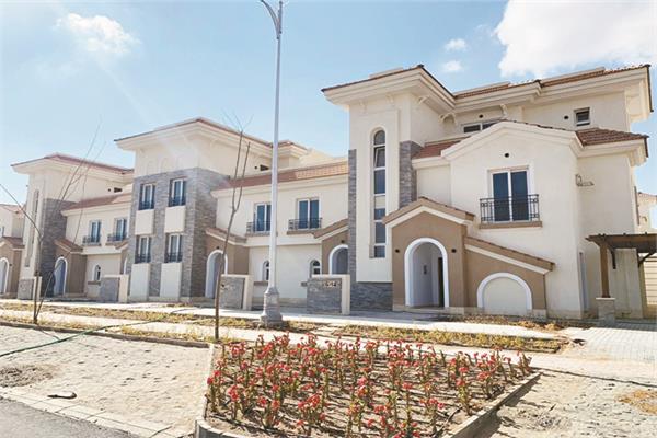 الانتهاء من الواجهات الزجاجية لعدد من الأبراج