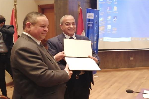  أحمد عبدالواحد رئيس شعبة الجمارك