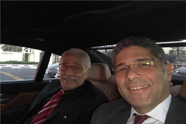 أحمد أبو زهرة مع والده الفنان بد الرحمن أبو زهرة 