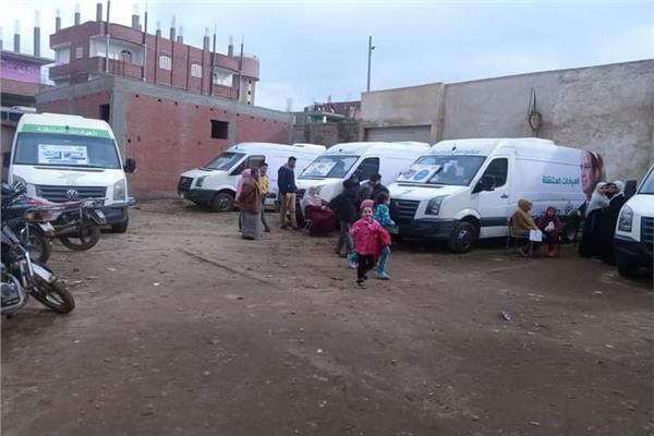 صحة المنوفية: توقيع الكشف الطبي على 956 حالة بقافلة قرية «زوير» 