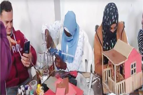 أعمال فنية بأيدى ذوى الهمم