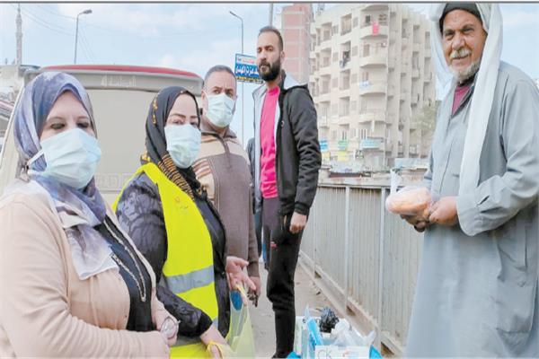 جانب من توزيع المساعدات فى المبادرة  بالدقهلية