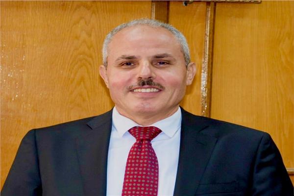 الدكتور ناصر مندور رئيس جامعة قناة السويس